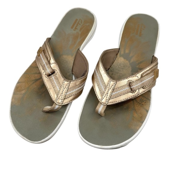 Clarks Collection Breeze Sea Gold Flip Flop Sandals - Picture 1 of 7